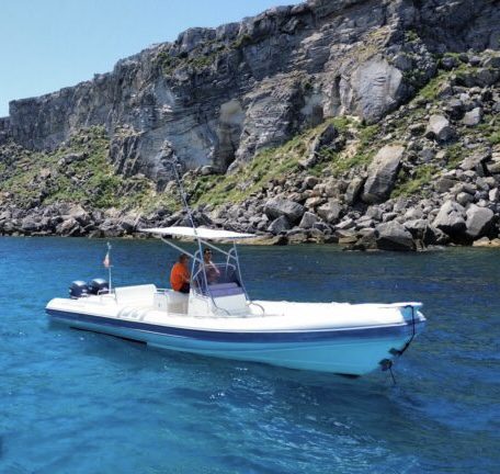 Egadi in Gommone: Scopri le Meraviglie del Mare da Trapani – Cristalli di Sale